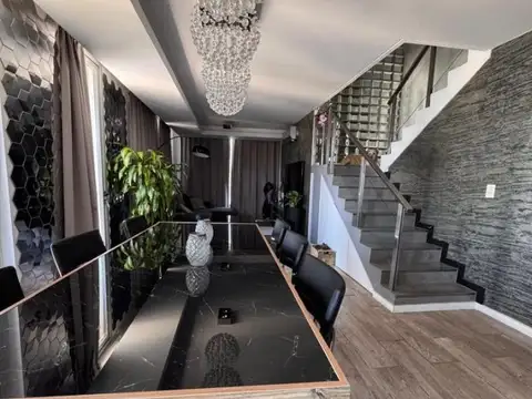 Penthouse vista al rio en dos plantas en venta Olivos