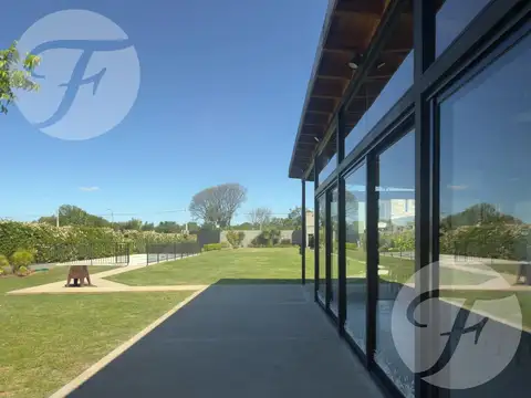 Propiedad de eventos y relax en San Pedro con pileta, jacuzzi y domótica – 1.548 m² parquizados