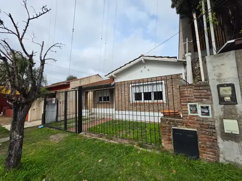 Casa en Alquiler con 1 cochera