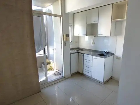 ALQUILER OFICINA DEPTO EN CABALLITO CON BALCÓN