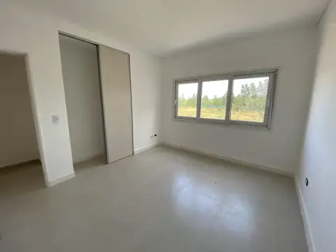 Casa en Alquiler con 1 cochera