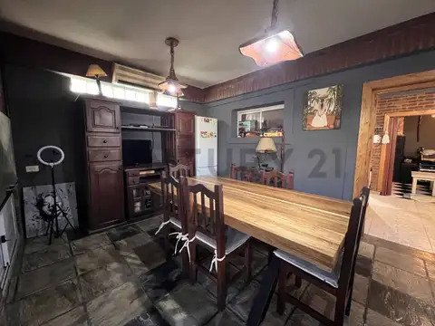 Casa en Venta con 2 cocheras