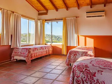 Casa 12 ambientes con 4 baños