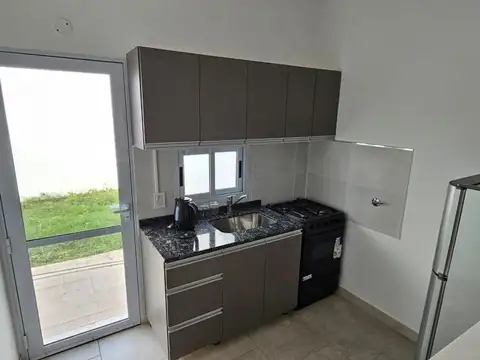 Casa totalmente equipada y amoblada de 2dormitorios, un baño, patio . A estrenar ! CASA 1 - Bas...
