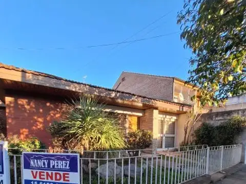 VENTA CASA CHALET 4 AMB.C/COCHERA HAEDO SUR