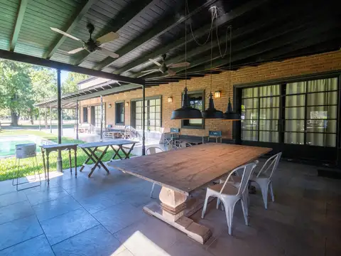 Casa 4 ambientes con 3 baños
