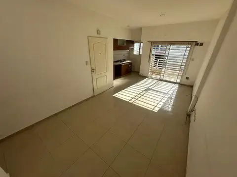 Alquiler de departamento 2 ambientes con balcón al frente