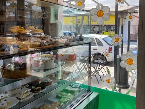 Dueño directo vende Fondo De Comercio  Bar Cafeteria Pastelería En Lanus Oeste Cercano A Estación de tren Y A Av. 25 De Mayo