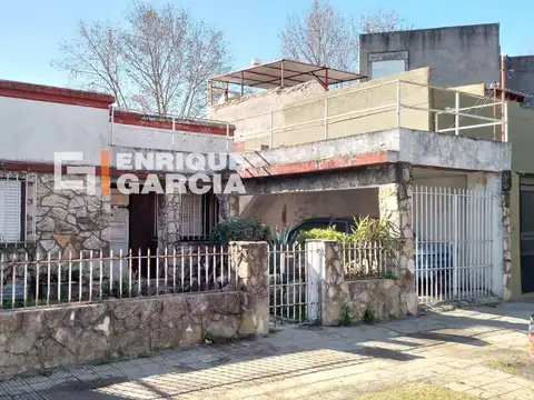 VENTA CASA 3 AMBIENTES CON COCHERA, JARDÍN Y TERRAZA
