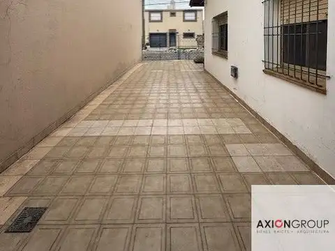 Casa en Venta con 4 cocheras
