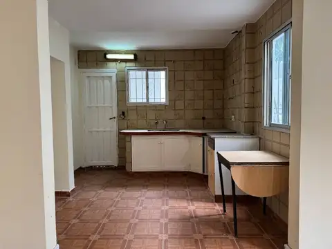 Casa 8 ambientes con 4 baños