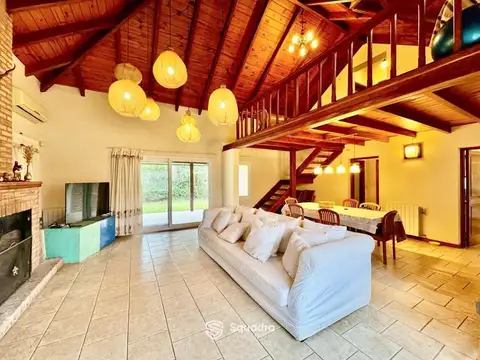 Casa en Venta con 3 cocheras