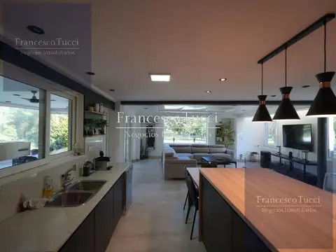 Casa en venta 6 ambientes con pileta y vista al golf Country La Tradición