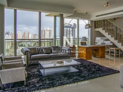 Impresionante penthouse frente al mar.  Torre Imperiale