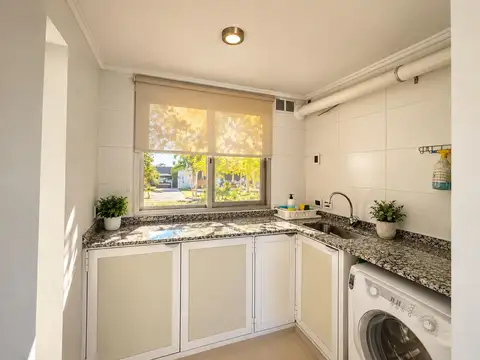 Casa en Venta con 6 cocheras