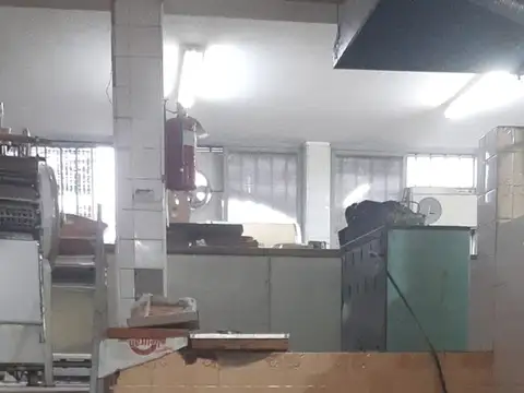 GRAN CASA + LOCAL EN CIUDAD