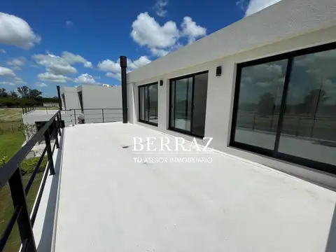 Casa venta 5 ambientes SB en Pilar Golf barrio Pebble Beach lote de 1019 m2