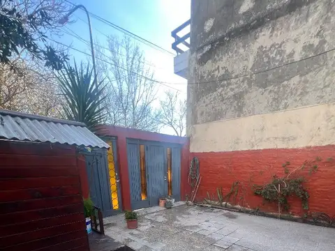 CASA LOTE PROPIO 7.79  X  27.15 METROS COCHERA , 4 AMBIENTES , QUINCHO , PARRILLA