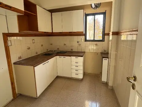 Departamento 3 ambientes c/patio por escalera - Quilmes Centro, Moreno casi Matienzo