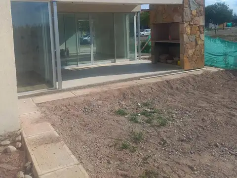 Casa en Alquiler con 1 cochera