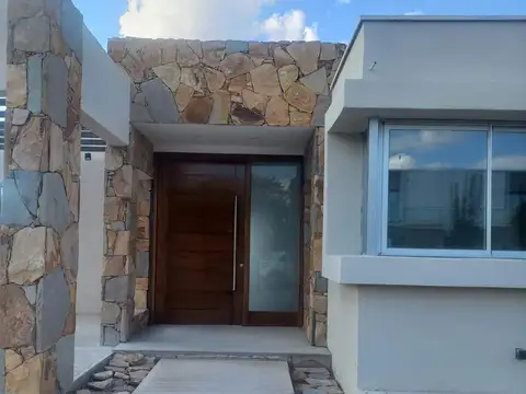 Casa Monoambiente con 2 baños