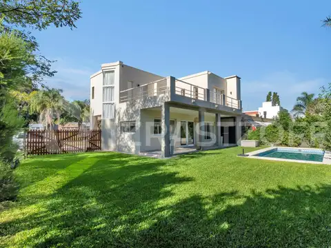 Casa venta en lote central en el barrio Los Tilos