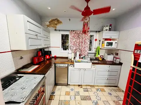 Casa 4 ambientes con 2 baños