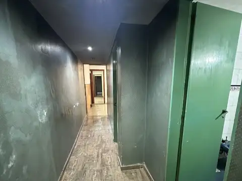 CASA 5 AMB.CON GARAJE JARDIN ALFRENTE, DOS PATIOS Y AMPLIA TERRAZA, PARRILLA