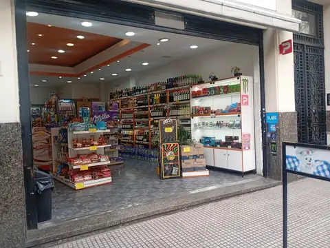 Espectacular local sobre Av Scalabrini Ortiz, a metros de Av Santa Fe