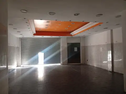 Espectacular local sobre Av Scalabrini Ortiz, a metros de Av Santa Fe
