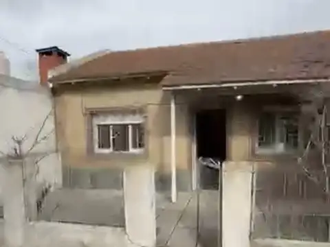 CASA 3 AMBIENTES-  ALMAFUERTE 5300-  GARAJE