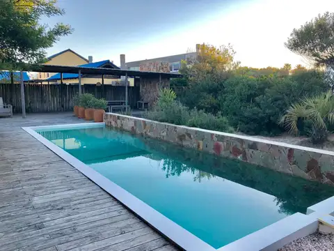 Casa 4 ambientes con 3 baños