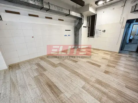 Excelente local con sotano sobre Av. Olazabal