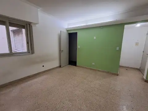 DEPARTAMENTO 2 AMBIENTES PRIMER PISO POR ESCALERA CON BAJAS EXPENSAS.REF.834