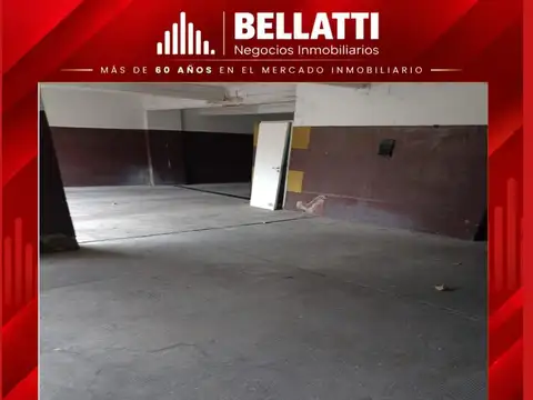 AMPLIA COCHERA.  20 MTS . CON MUY FACIL MANIOBRABILIDAD  