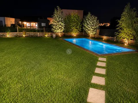 Casa en Alquiler con 1 cochera