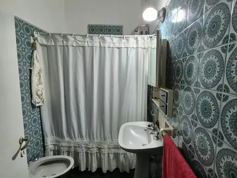 VENTA CASA ZONA SUR DOS DORMITORIOS CON COCHERA