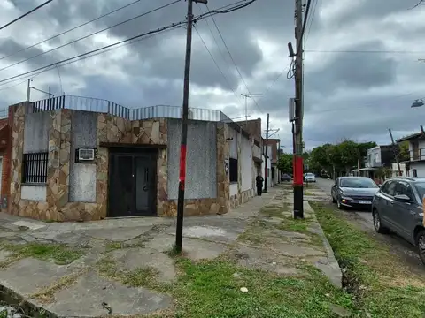 VENTA CASA ZONA SUR DOS DORMITORIOS CON COCHERA