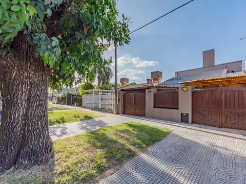 VENTA - Casa 4 dormitorios - Fisherton, Rosario.