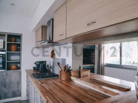 Casa 5 ambientes con 4 baños