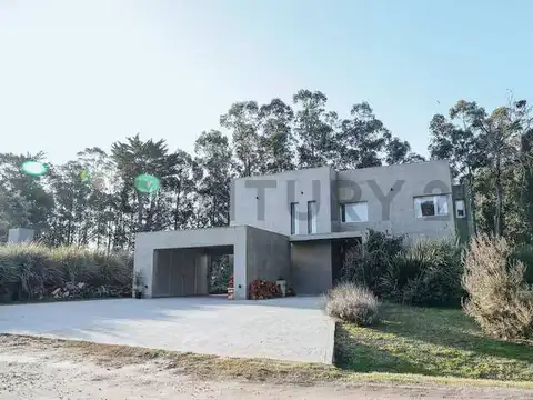 Casa en venta en Barrancas de San Benito | 5 ambientes, pileta y gran parque