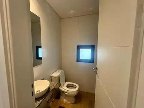 Casa en Venta con 4 cocheras