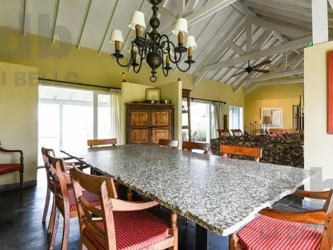 Casa 6 ambientes con 4 baños