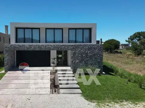 Casa 6 ambientes - Costa Esmeralda