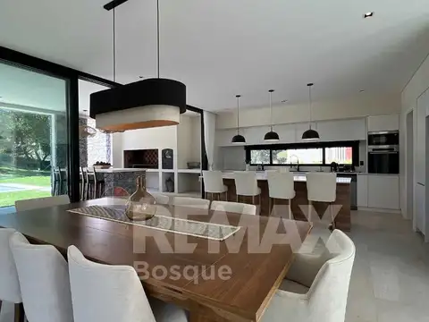 Casa en Venta en Barrio Maritimo 1, USD 1.180.000