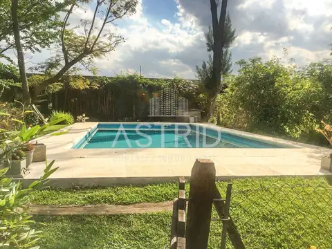 Casa en Venta con 2 cocheras