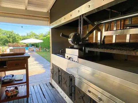 Casa 6 ambientes con 5 baños