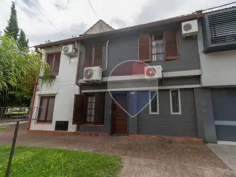 Casa de3 dormitorios y patio en venta Candioti Sur