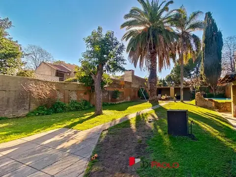 Venta Casa 3 Ambientes en Villa Ballester con Parque, Pileta y Garage