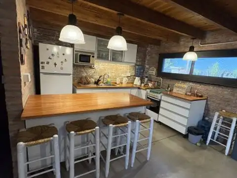 LAS TARDES-CASA SOBRE BOULEVARD CON  PISCINA- APTA CREDITO